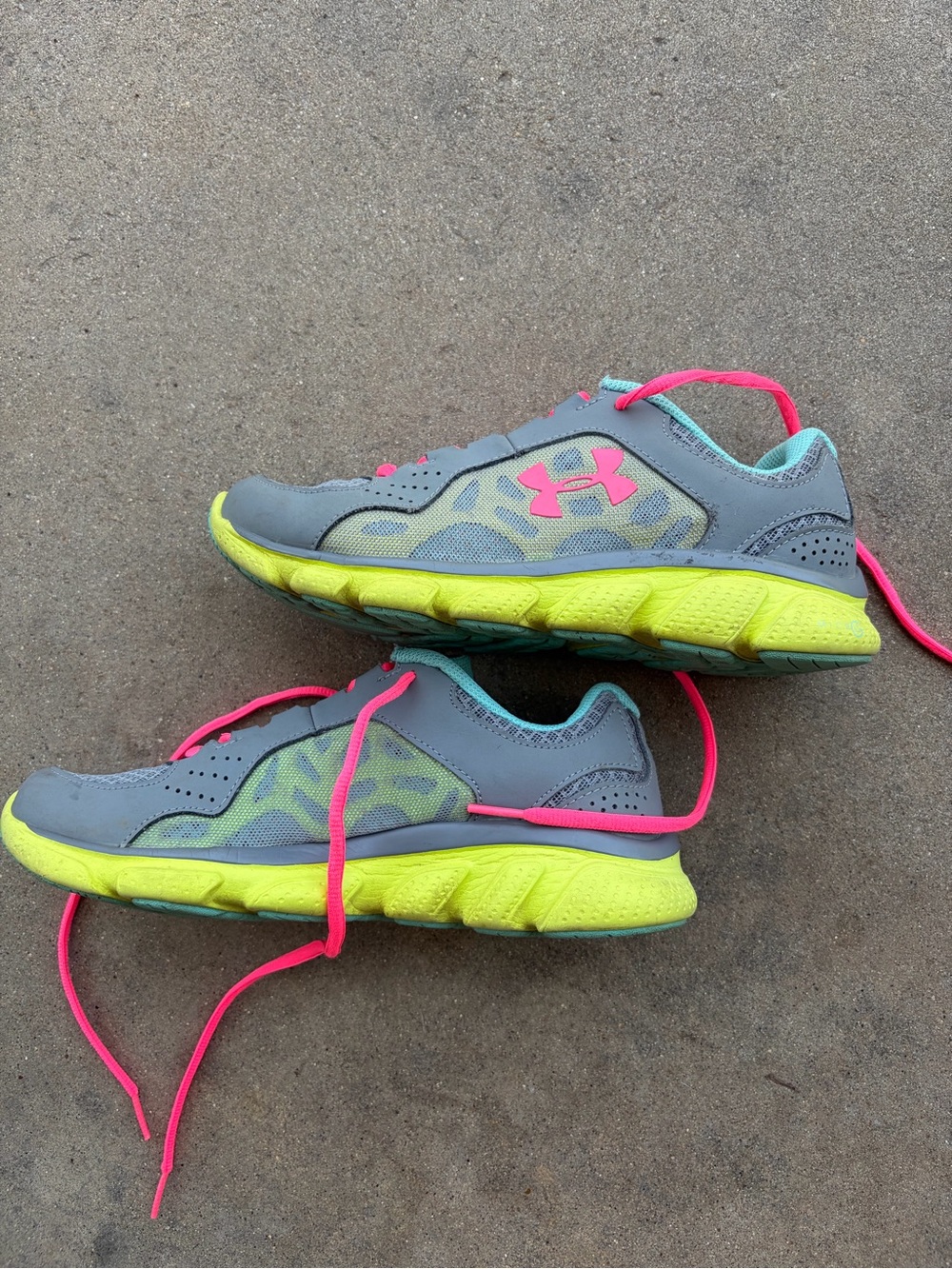 Woman’s size 6.5 under armor shoes